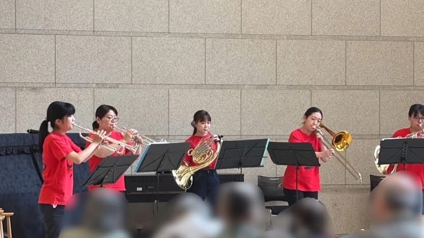 msbo_official's tweet photo. 【活動報告】
先週の土曜日は特別養護老人ホーム三鷹げんき様でアンサンブルの演奏をしてきました✨利用者の方々にとても喜んでいただけて、こちらもとても楽しく演奏できました😆

#武蔵野シンフォニック・ブラス・オーケストラ #吹奏楽 #三鷹市 https://t.co/NXKK4tKYZd