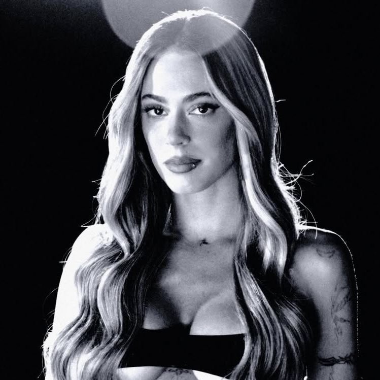 TINIData's tweet photo. Yanina Latorre cuenta que Alejandro Stoessel reclama a TINI y quiere cobrar por la "invención de marca" de su nombre

Considera que le corresponde cobrar por haber creado y desarrollado la marca "TINI". https://t.co/Q5G3aXQV9r