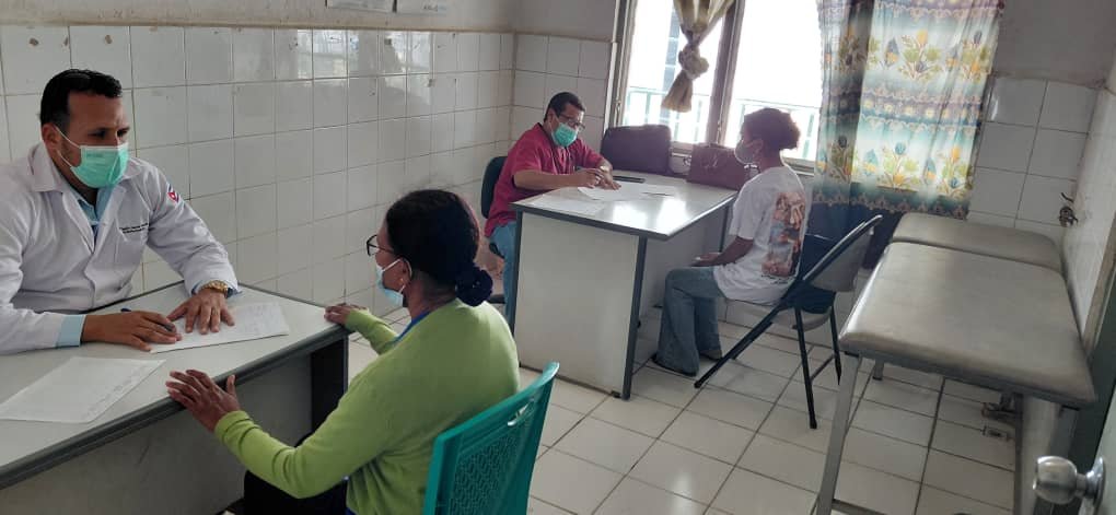 CubacooperaTler's tweet photo. La salud debe estar cada vez más cerca de la comunidad. Llevar nuestros especialistas allí donde vive la población es llevar prevención, conocimiento, esperanza y atención médica de calidad a quienes más lo necesitan.#BMCTL🇨🇺🇹🇱  municipio Ermera, #CubaCoopera https://t.co/KaXYElp4zH