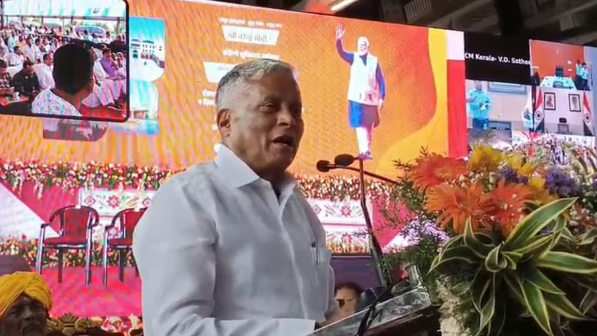 AsianetNewsSN's tweet photo. ಕೇರಳದಲ್ಲಿ ಯಾರು ಬಟ್ಟೆ ಬಿಚ್ಚಿ ನಿಂತ್ಕುಂಡ್ರೂ ಮಂಗ್ಳೂರು ರೈಲ್ವೆ ಬದಲಿಸಲ್ಲ: ಸೋಮಣ್ಣ

Read More: https://t.co/VOZMNvpsis

#VSomanna #MangaluruRailway #MysuruDivision #IndianRailways #KeralaProtest #KarnatakaNews #RailwayMinistry #BrijeshChowta