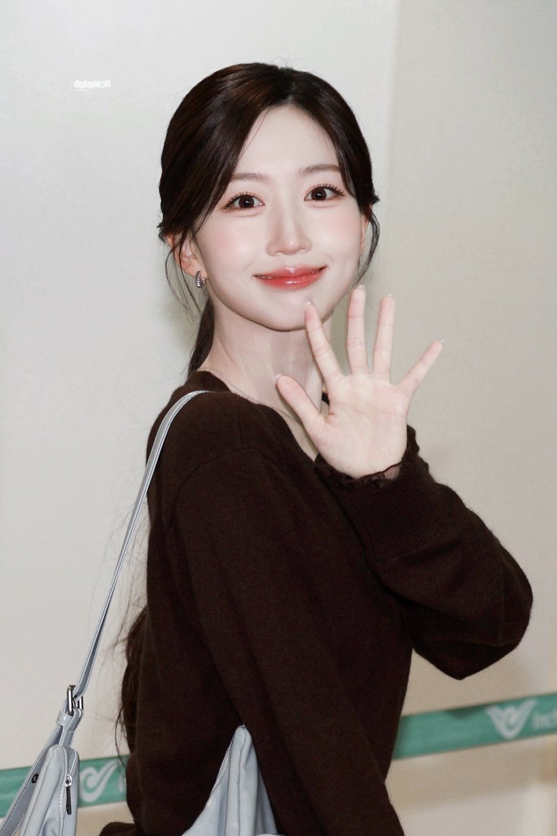onlywon23's tweet photo. 260829 ICN HQ(2)
광저우 고고~~
#NMIXX #엔믹스 #해원 #HAEWON https://t.co/fxAGy68pCf