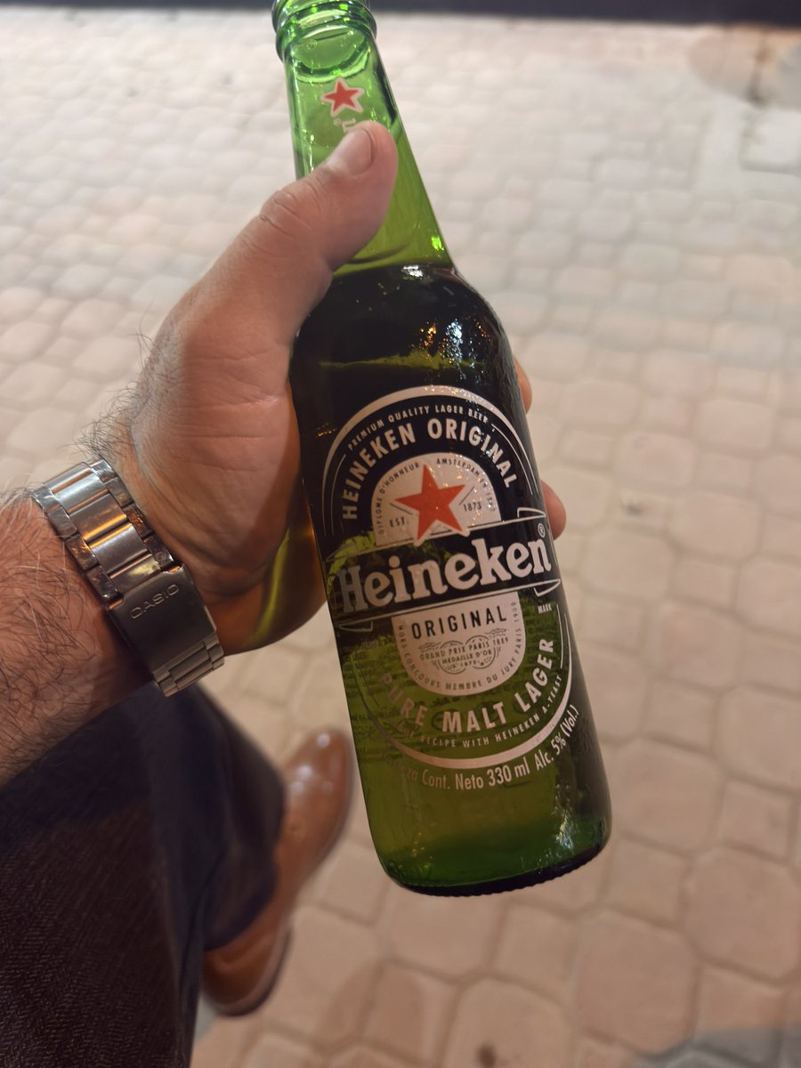 MiPanaPato's tweet photo. A su salud Presi desde Machala.  ✨✍🏼🍺 https://t.co/vx6kqcQCuo