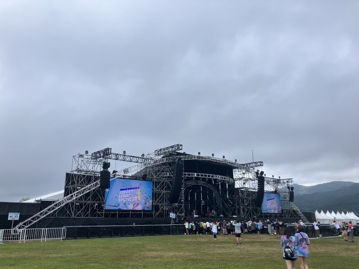 penpit190's tweet photo. 2年ぶりのラブシャ 
山中湖気持ち良すぎ
今日も結局雨降らないと思ってる
フレデリックいるし
#ラブシャ https://t.co/JkOiWh7b0O