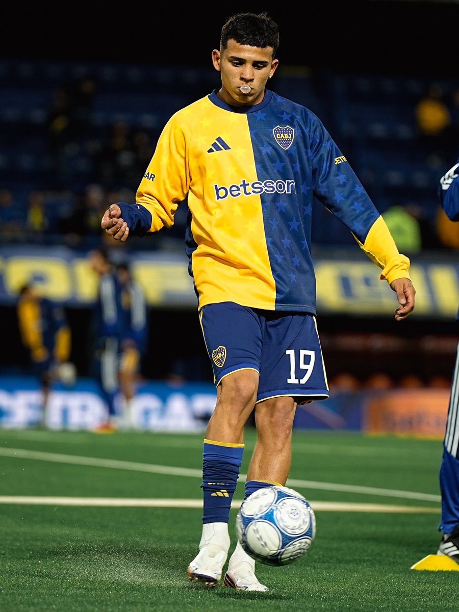 BocaJrsOficial's tweet photo. 👊 ⚽️ https://t.co/iPBJAcarAB