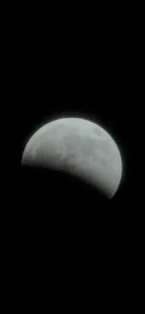 EGaona14's tweet photo. “El #sol ☀️ y la #luna 🌑 estaban #enamorados, pero nunca podían estar juntos!
Dios, en su infinita bondad creó los #eclipses, como prueba de que no existe el #amor imposible” 🫶♥️🫶
Descansen amigos, les dejo un besito 😘 y todo mi cariño 🫶 🥰😘😘 https://t.co/6XfwswIvG5