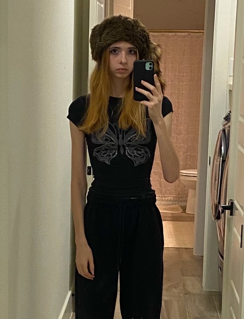 dying__roach's tweet photo. Fuck involuntary hospitalization! I used to be stunning 🩷✨ https://t.co/y2B4bEgsEM