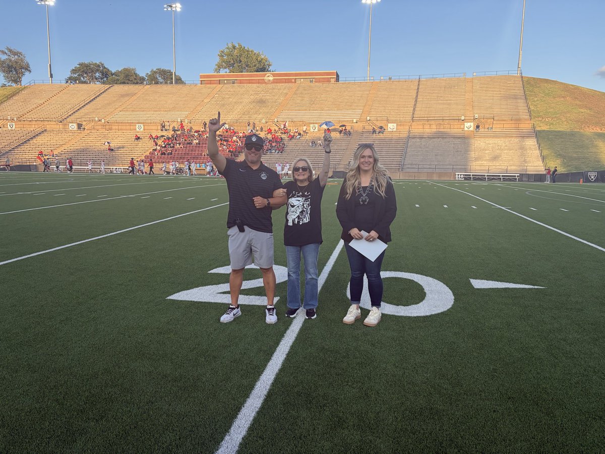 CanyonAthDept's tweet photo. Congratulations to Jan Weston as she is our Randall High Teacher of the Week!! Thank you to Cassidy Paggett and Edward Jones for sponsoring Canyon ISD Teacher of the Week! https://t.co/653IJ1beFG