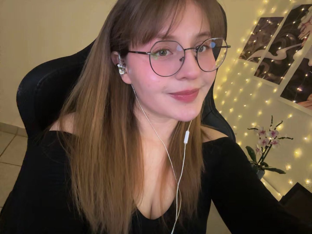 rubynavx's tweet photo. ESTOY EN DEDSAFIO FORTNITE VEEEEEEEN  STREAM ON YAYAYA POR KICK ✧˚ ༘ ⋆｡♡˚ https://t.co/KaLkq6wjkn https://t.co/nQAwrIiY1A