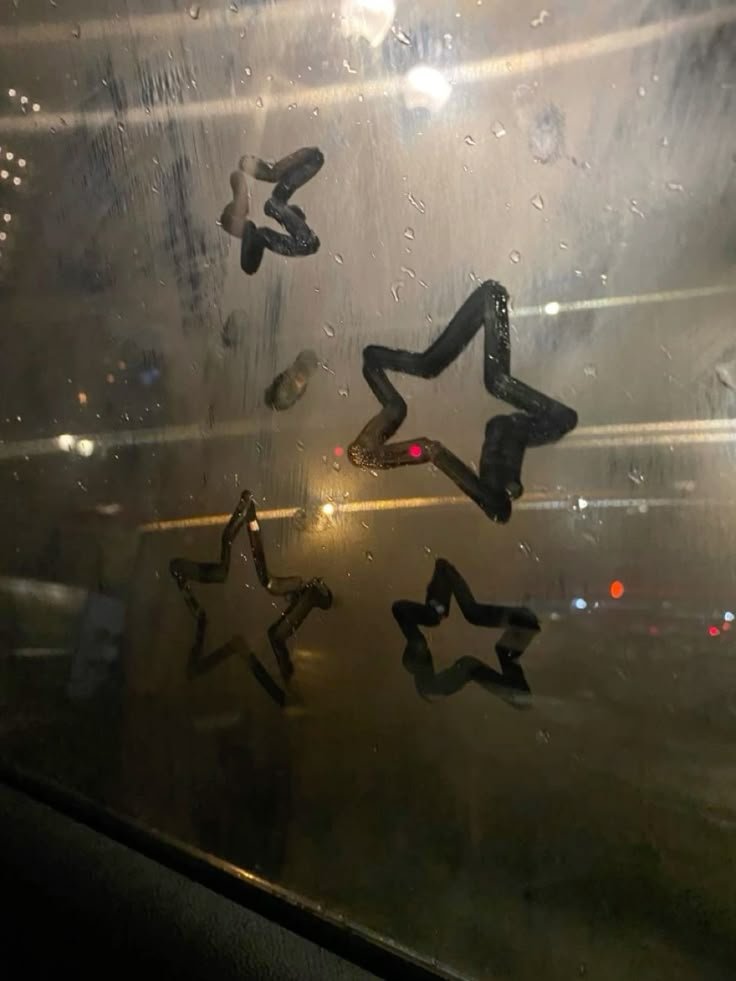 imsofiot5f's tweet photo. Será que sou a única que nunca gostou muito de pôr do sol? sempre preferi noites frias e melancólicas. https://t.co/dv2d1ArMC7