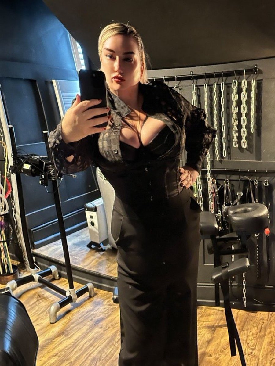 MadamMaze01's tweet photo. So my birthday is next week Get those presents coming in https://t.co/JX3k3vPJ4d