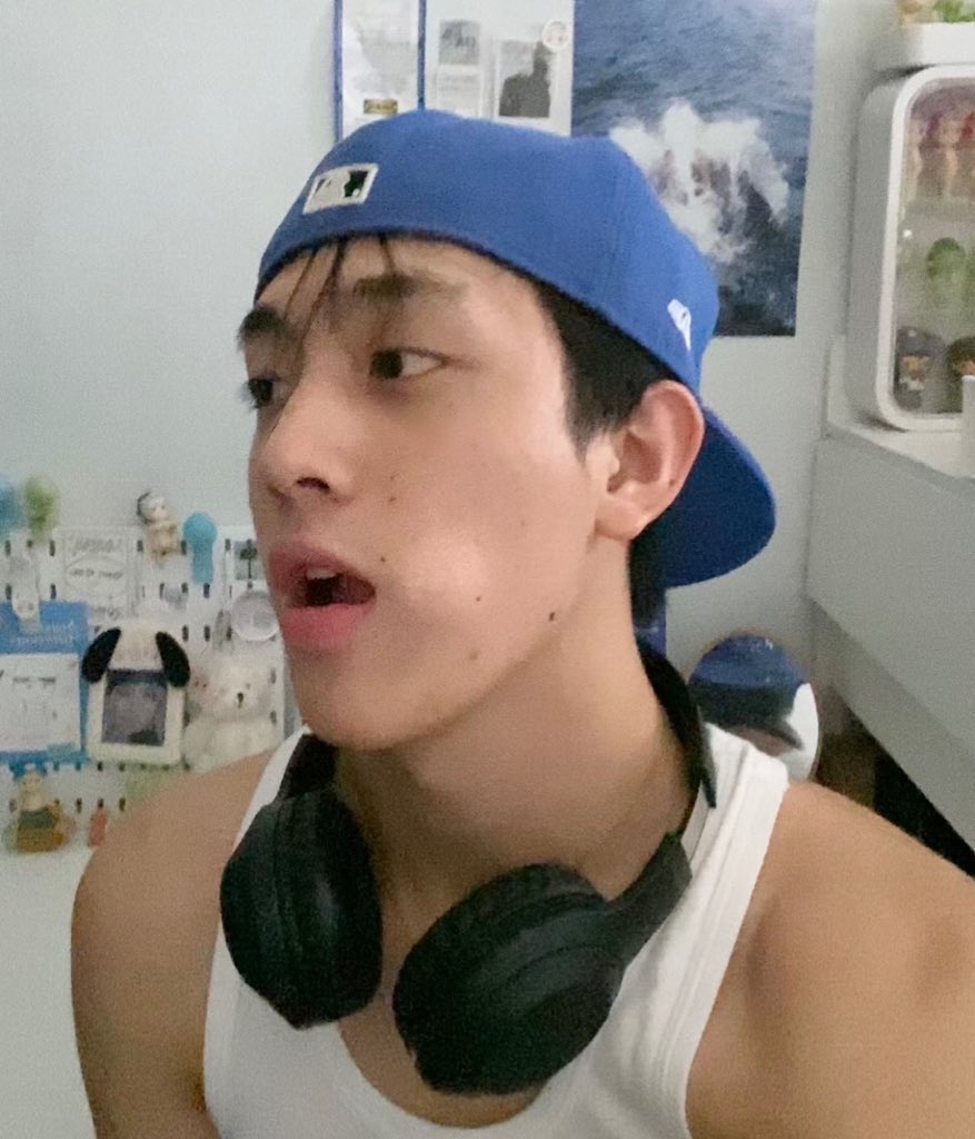 archiveforash's tweet photo. category: ash in his white sando selfies

#ajaa_ash https://t.co/GtF03yFcMs