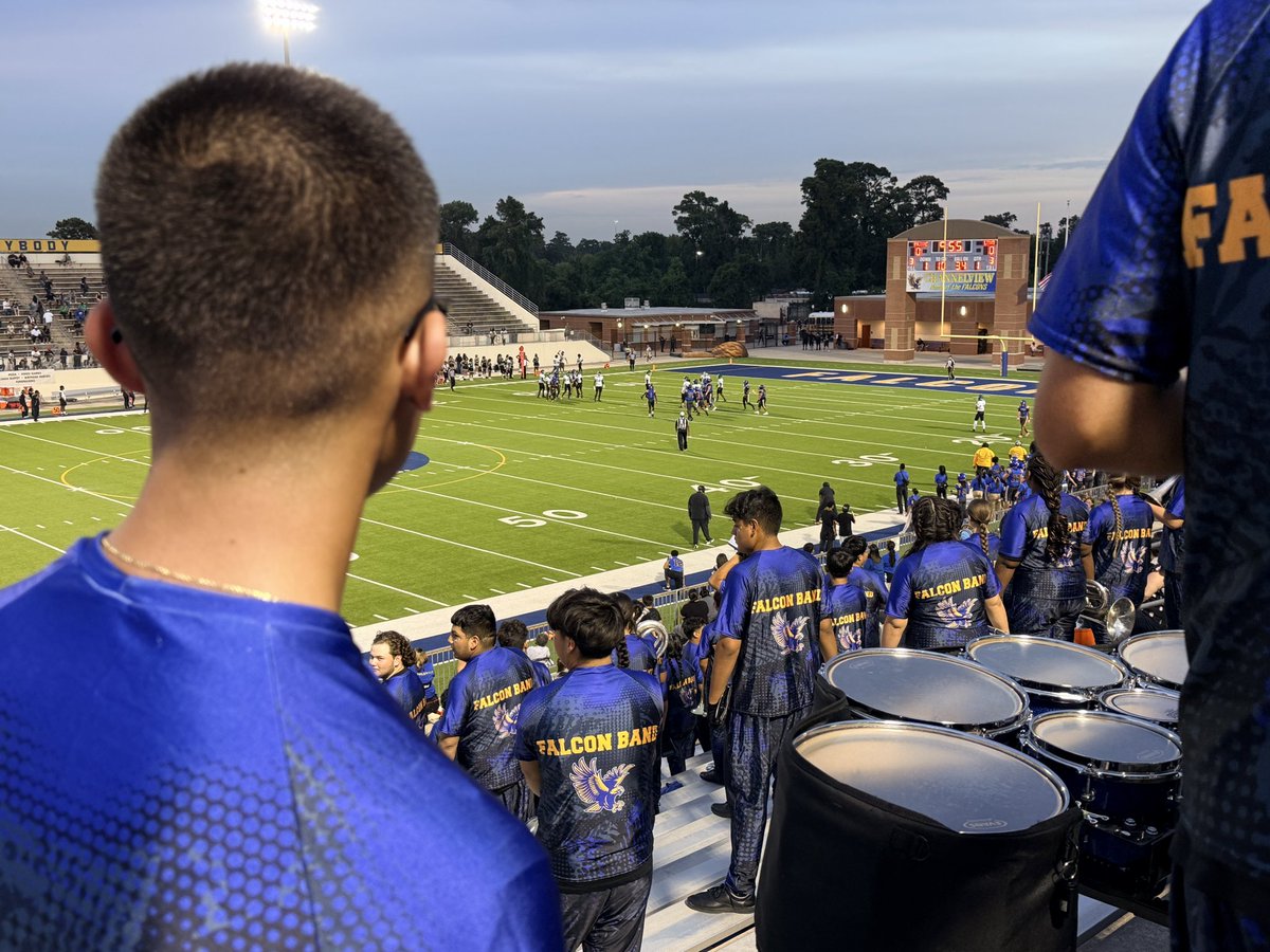 ChannelviewISD's tweet photo. 🏈 ✨Friday night lights are ON! 🦅💙 Football season is here, and the @ChannelviewHS Falcons are ready to soar! Bring the energy, bring the pride, Go Falcons!🏈
#WeAreChannelview https://t.co/hgmjiOEj6V