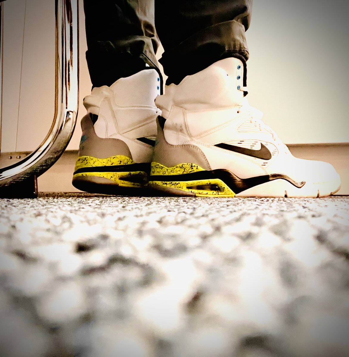thtcorporateguy's tweet photo. Since it’s Friday let’s go back
👟: Nike Air Command Force “Billy Hoyle”
🧢: 2000 Subway Series Yankees vs. Mets
#yoursneakersaredope #firefridays #cultureinmotion #corpratesneakerguy #kotd https://t.co/G42PFTr7yn