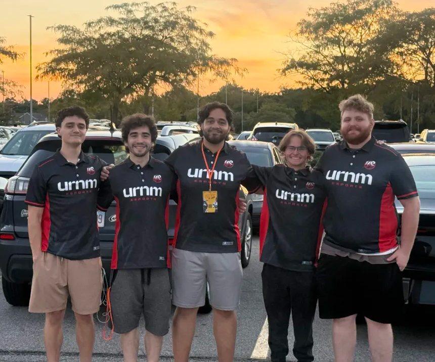 UrNmGaming's tweet photo. Big Shoutout to @SoarDogg for the Jerseys!

@fragadelphia | #NeverSleepAgain https://t.co/6HLLX8QeuP