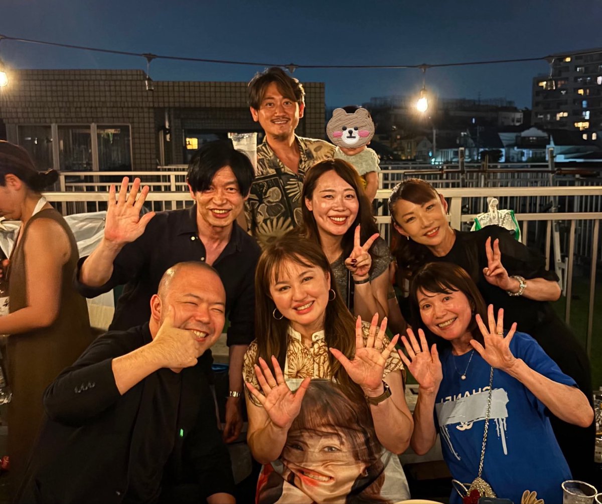 ComMariage's tweet photo. 【アイルーチェBBQ 2026夏🍖✨】

いつも会員様のプロフィール撮影でお世話になっているiluceさん📸

この日は新規女性会員様の撮影からスタート♡
今回も魅力をたっぷり引き出していただ��、素敵なお写真に仕上がりました🥰

そして夜はBBQへ🍖✨

美味しいお料理をいただきながら、いつも仲良くしてくださっている仲人さん、SNSでは繋がっていたけれど初めましての仲人さんとも交流でき、とっても楽しい時間に😊

プロフィール写真を通して会員様のご縁を繋ぎ、
それだけでなく仲人と仲人のご縁まで繋いでくださるiluceさん✨

いつも本当にありがとうございます！

スタッフの皆様、ご一緒させていただいた仲人の皆様にも感謝です♡

#婚活 #結婚相談所 #プロフィール写真 #仲人 #��縁に感謝　#アイルーチェ