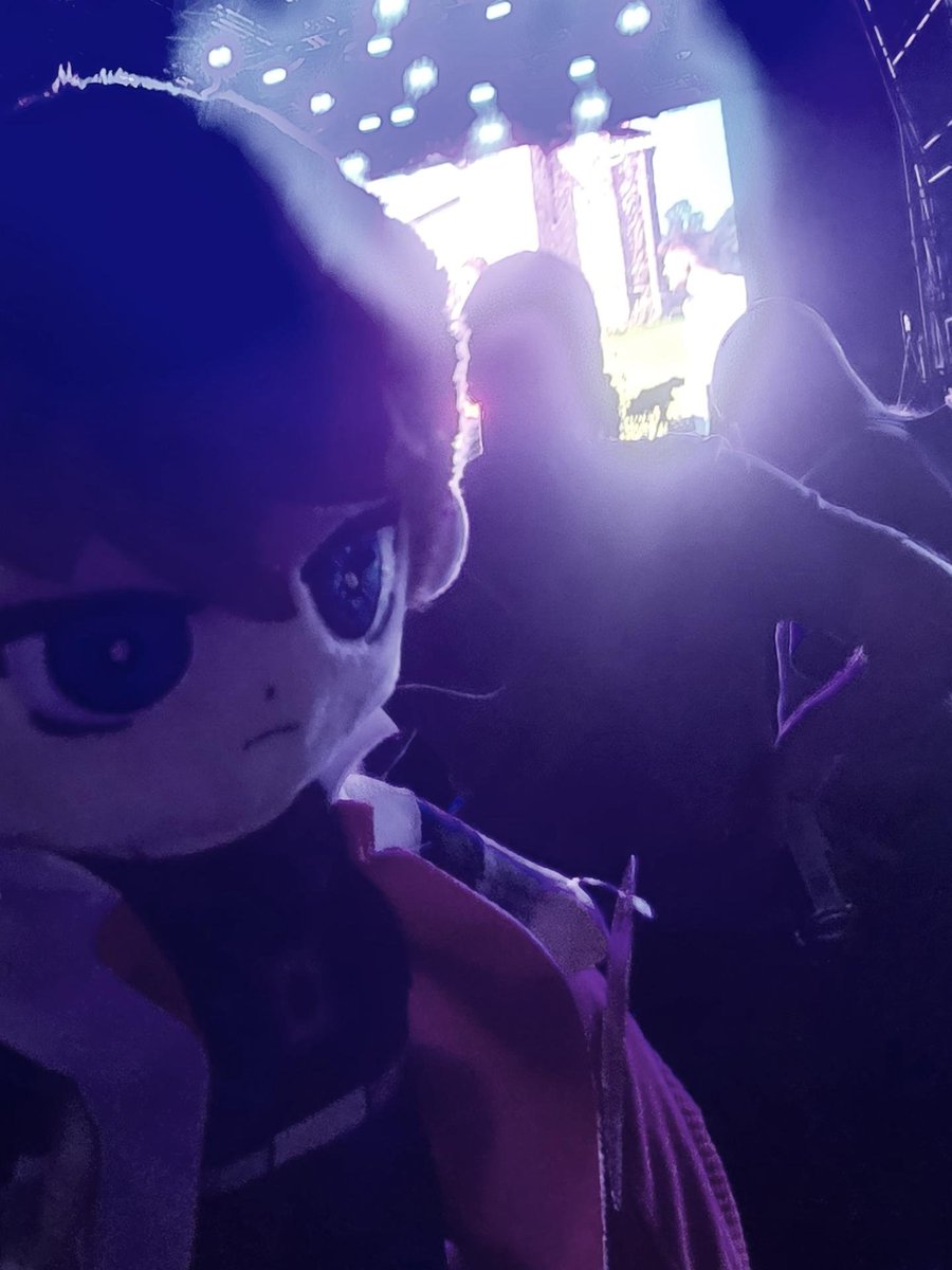 Soulssdoll's tweet photo. Amazing seeing JLS with my little Seto plush~♡

Excuse the drowned rat look it rained alot :(
#setokaiba #jls #concert #festival #yugioh https://t.co/YTRtHDTdao