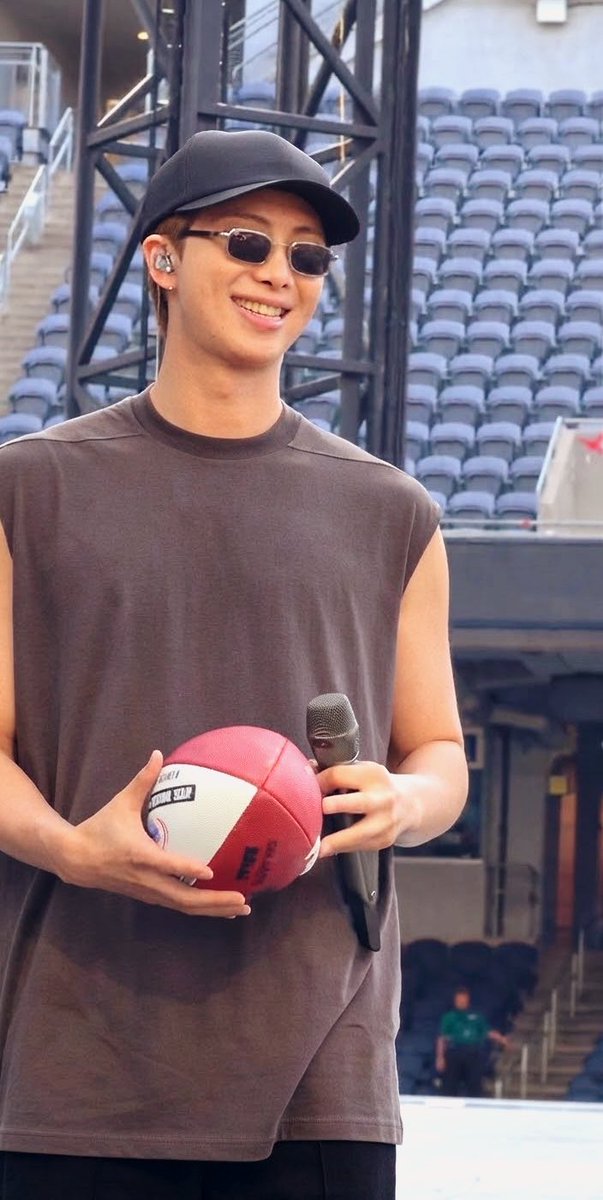 DixieJoon7's tweet photo. Kim Namjoon #RM Soundcheck day 2, Soldier Field, Chicago 28/8/2026 🇺🇸✨
#BTS_WORLDTOUR_ARIRANG_CHICAGO https://t.co/rB8jJny7zT
