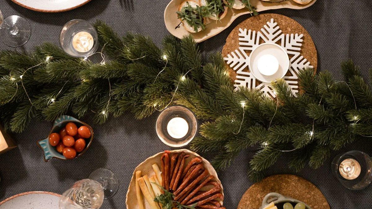 NutriCared1ty2's tweet photo. I used to plan every holiday bite. Then I let go: 3 breaths before sitting down, a plate with something grounding, and no scorekeeping. Your body isn't broken — it's just in a loud season.

https://t.co/26OxwgCOsw
#MindfulEating #HealthyLifestyle https://t.co/Wyn4tstdXd
