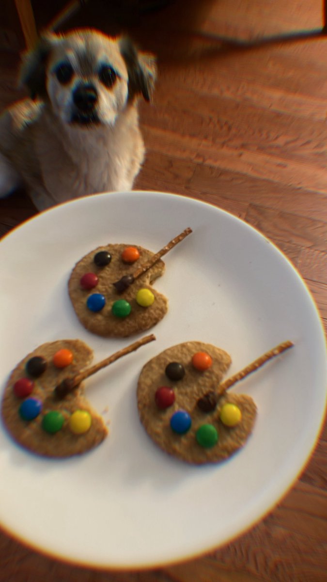 VixenLLC's tweet photo. 🎨
How I spent my Friday lol
Making these cute #PaintBrush #Cookies 🖌️
I had to try! So easy and fun!
#Art #FoodArt
It’s Scary Movies & True Crime for me tonight!
🍪
#TryThisAtHome
#Foodie #FoodFun
#ABiteWithJudi https://t.co/qf3HYyTySD