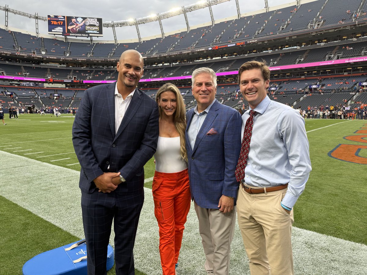 RyanHarris_68's tweet photo. 🏈 GIG’N 🎙️ #Broncoscountry https://t.co/14z4BAPkna
