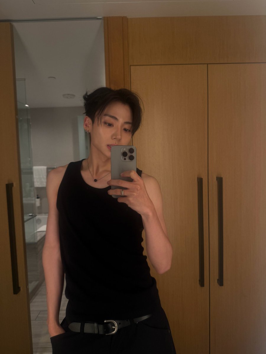 2muchies's tweet photo. — ; Apartemen Parahyangan Residence.

Selamat pagi. Weekend artinya jalan-jalan, tapi tetep aja harus kerja. Jadwal hari ini nggak jauh dari pemotretan sama mau take daily vlog di sekitar Dago, Dipatiukur sama Lengkong buat jajan jajan! Good day, everyone! https://t.co/Wvq44xEG91