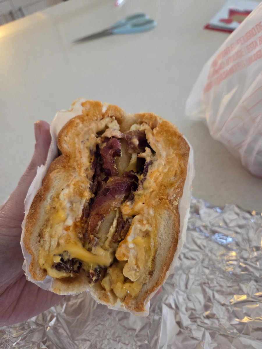 jakeupkneel's tweet photo. Checking into #sandwhichtwitter https://t.co/6Cf6VnxKzO