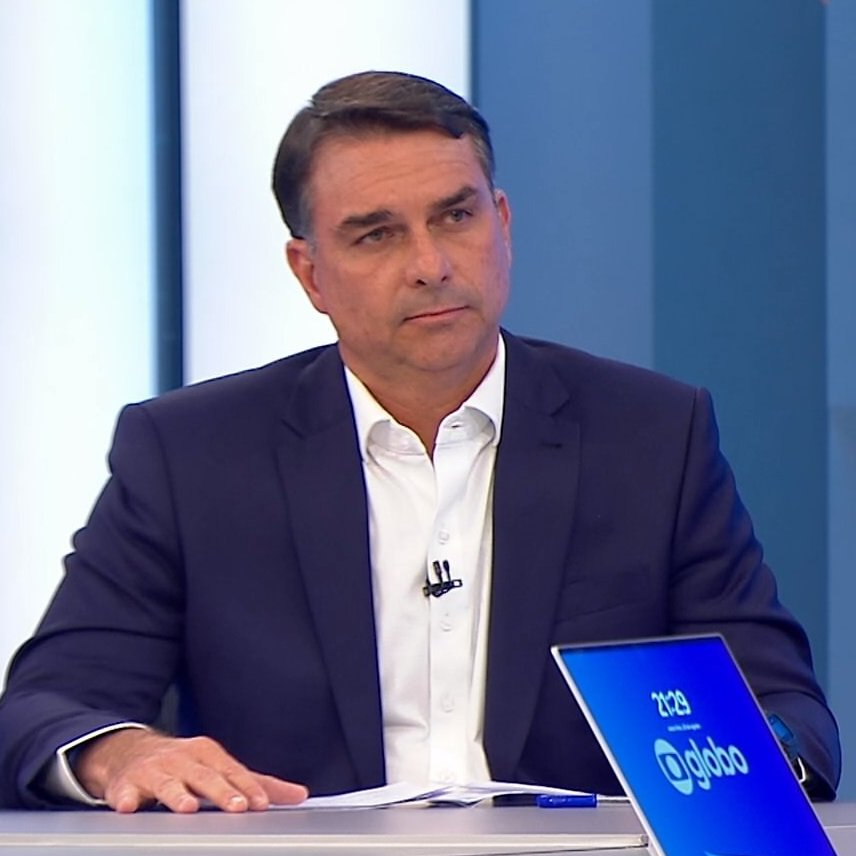 poptime's tweet photo. 🚨 É FAKE a informação dita por Flávio que Bolsonaro criou o PIX.

O método de pagamento começou a ser planejado no governo de Michel Temer por técnicos do Banco Central. https://t.co/wKPhOzeJf0