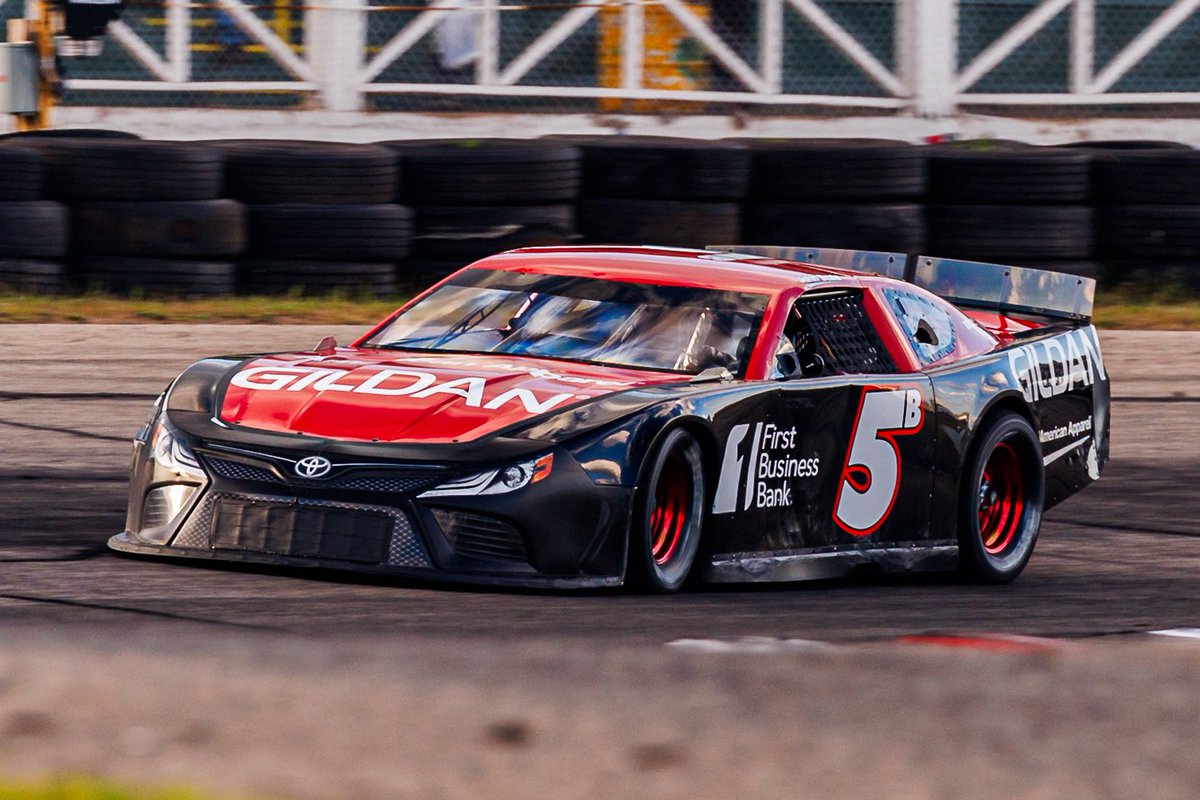 BealeRacingcom's tweet photo. Front row lockout at Norway Speedway. John Beale qualifies 1st in the No. 5b, Dalton Zehr 2nd in the No. 119 Gene Coleman car. Regular season championship night. #GildanRacing https://t.co/mqutleVBvJ