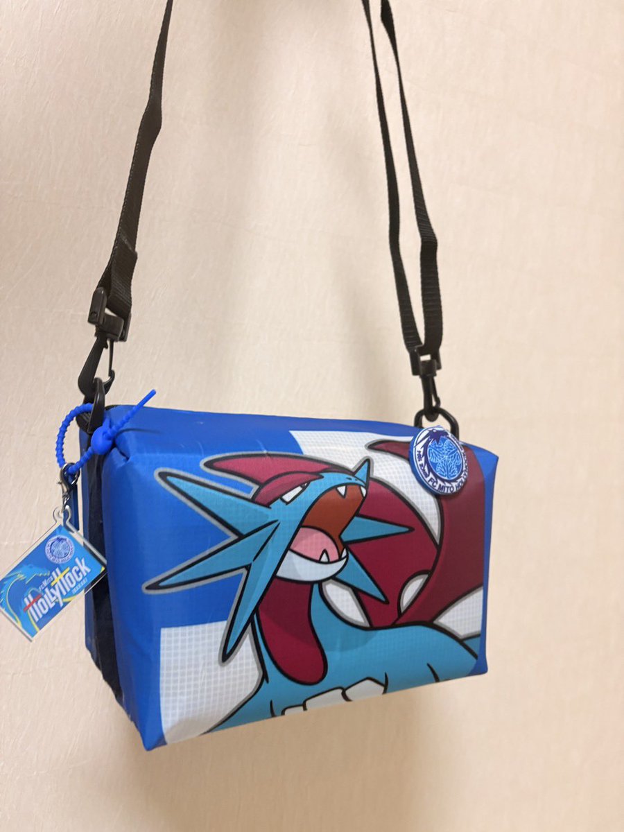 mito_hollyblue_'s tweet photo. 奥さん作品第3弾
立体ショルダーバッグ！
これはちょっと難しかったみたい

作るの楽しいみたいだけど、もう素材が尽きました😂 https://t.co/xLKFh3UW7B