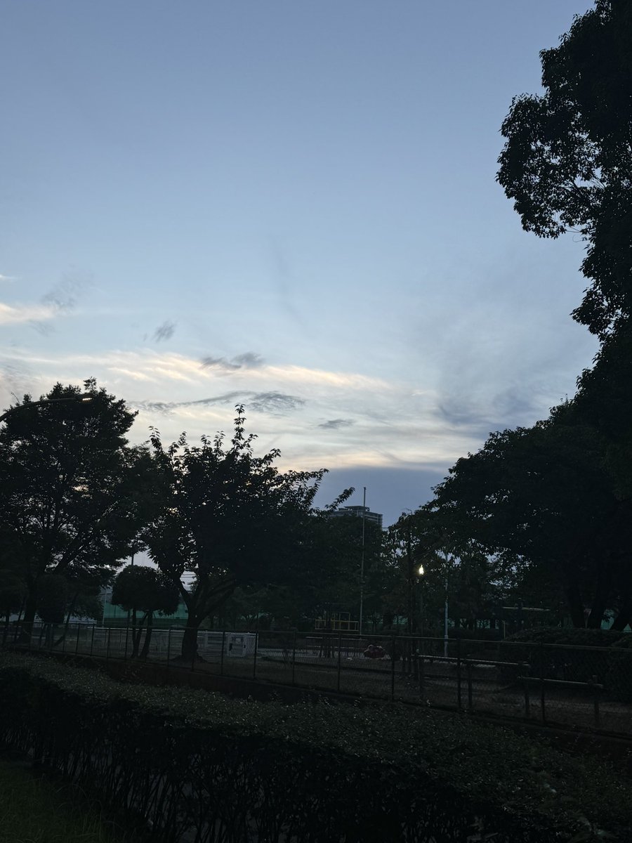 takuya_spread's tweet photo. お知らせ
2026年08/28(金)
パイン(イトウ カズト)が
永眠いたしました(享年50歳)

立川バベル〜府中フライト〜新宿ACBの
店長、そしてPINES/PINEZのヴォーカル
何より酒と人が好きな、陽気な漢でした

癌での余命宣告1年半から
何度も奇跡を起こして
10年以上、生き延びました
よく頑張ったと思います https://t.co/qN58i0GGLe