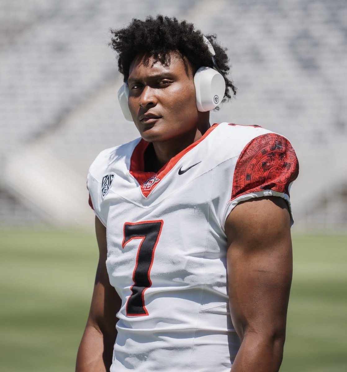 Brenden__Hill's tweet photo. JLab has sponsored the last two Heisman winners. We just landed two of our guys on their playmakers roster for the third straight year! 

#PoundForPound #LeadThePAC https://t.co/Q1JOJLIiCz