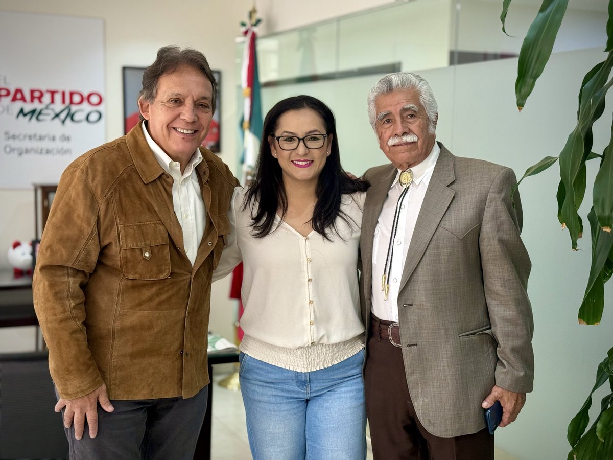 Jorge_Meade's tweet photo. En el marco del XXVI Congreso Nacional Ordinario de la @CNC_CEN con la oportunidad de platicar con mis amigas y amigo; Dip. @irissanchezchiu de #Sonora, Carla Velazco de #Veracruz e Ing. Ruben Galicia, destacados cenecistas y dirigentes leales al PRI.

Mi reconocimiento por su trabajo por las causas de las familias campesinas mexicanas 🇲🇽