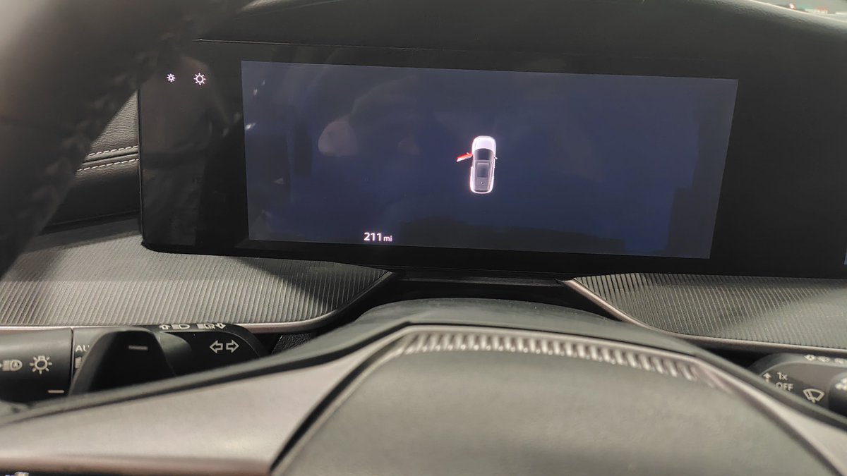 ancientocean6's tweet photo. 新型ムラーノ
逆輸入車だから左ハンドルだしマイル表記だ https://t.co/SLbWJxW91D