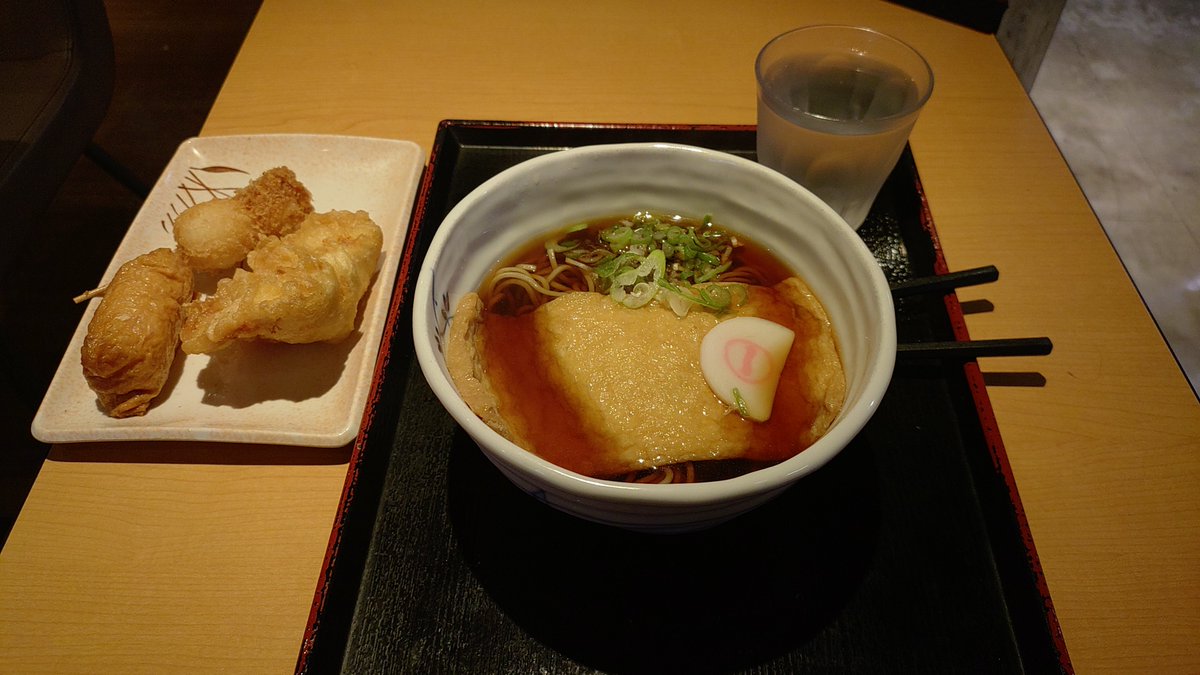 daijitk's tweet photo. @kaorurmpom さんがツイートしてたから半信半疑で池袋で食べた。
何���もは「#めりけんや」で四国ローカル線活性化にお布施をするが、今日はペンギン帝国の「#そばいち」へ。
少々甘い気もしたが���かに美味しかった。
蕎麦も水締め→氷締め→茹で直しと手間掛けてる。
でも揚げ物はめりけんやだな(笑)。 https://t.co/SLCUeWbse3