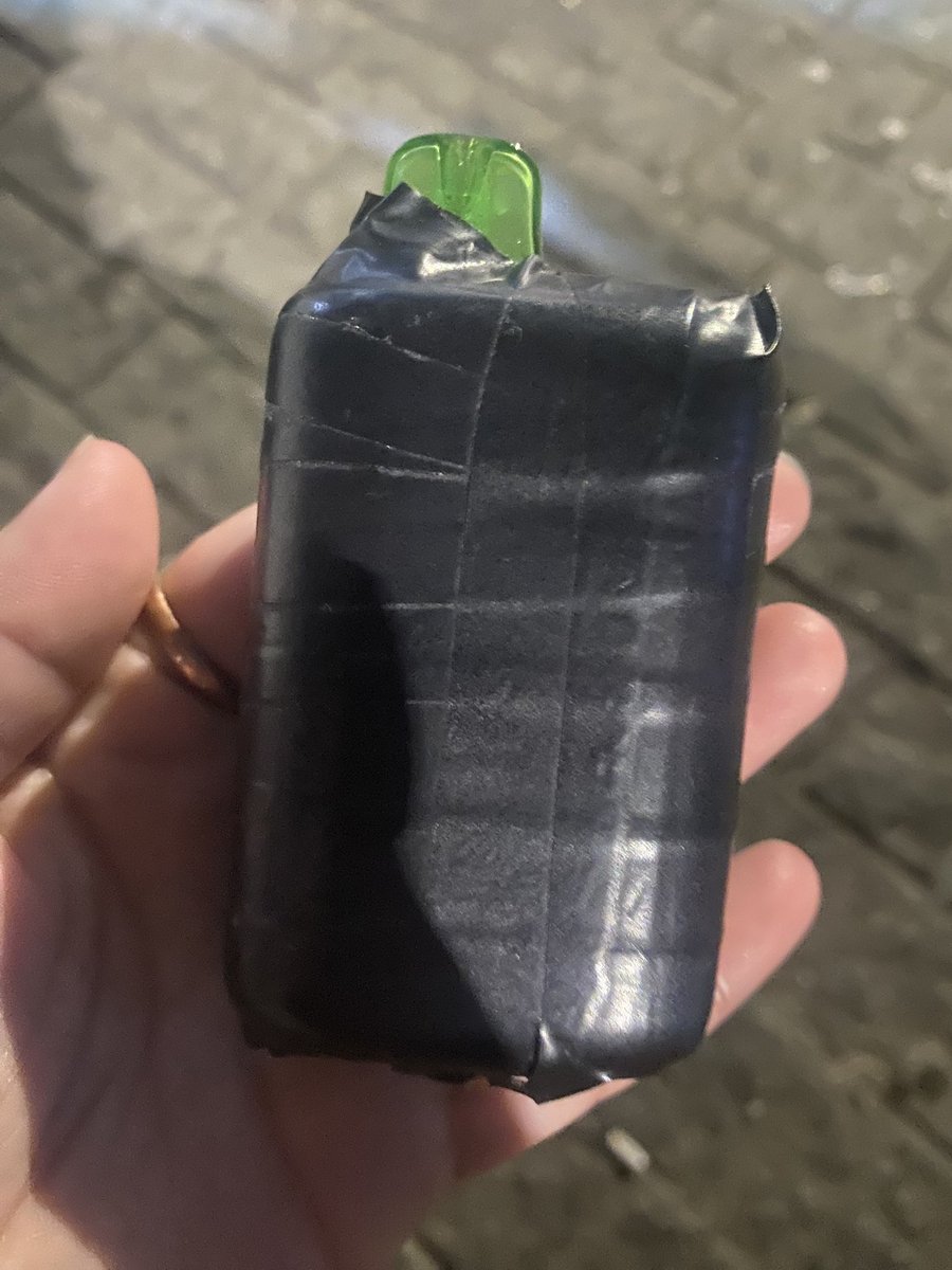 dudadiola's tweet photo. eu quando só quero fumar um pod de menta mas sou mto corinthians https://t.co/4Q1G6NCxYR