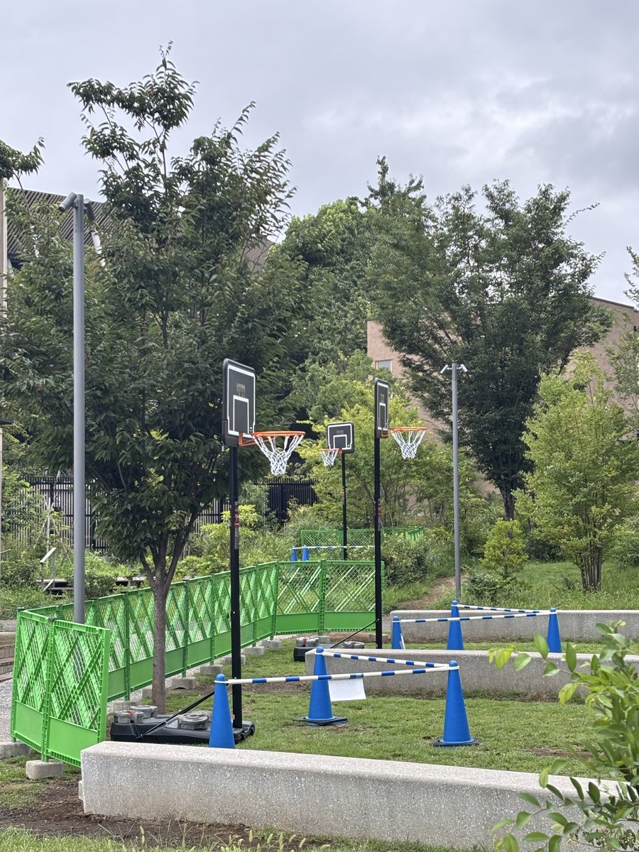 movie_slamdunk's tweet photo. 野外上映に合わせて、公園で12時から
「バスケエンニチ」
が開かれます。
シューティング　スタンプラリーなどもあります🏀
ご来場される方は是非ご参加ください

天候によっては中断もしくは中止になることもあるとのことですので予めご了承ください
#THEFIRSTSLAMDUNK https://t.co/FzNiaYgvJN