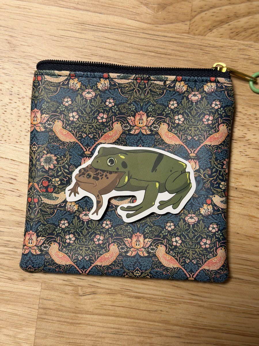 mushi_frog's tweet photo. 「これあげる」

そう言い残して立ち去った
フアンの子供から貰ったシール https://t.co/lqeQ17bTrQ