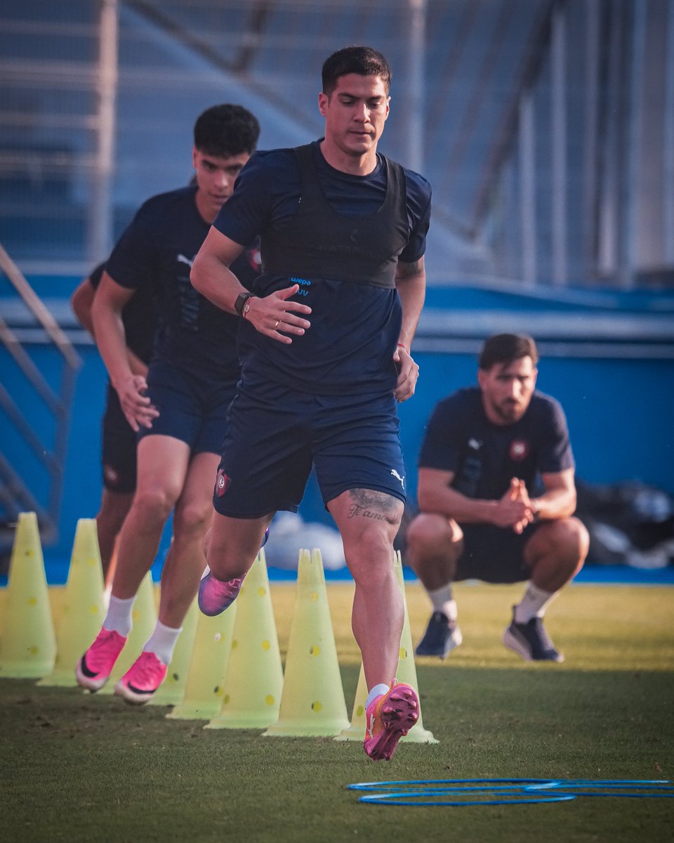CCP1912oficial's tweet photo. ¡El Profe Costas dirigió su primer entrenamiento con el Ciclón! 💪🌪️ https://t.co/Yv8WZL94SM