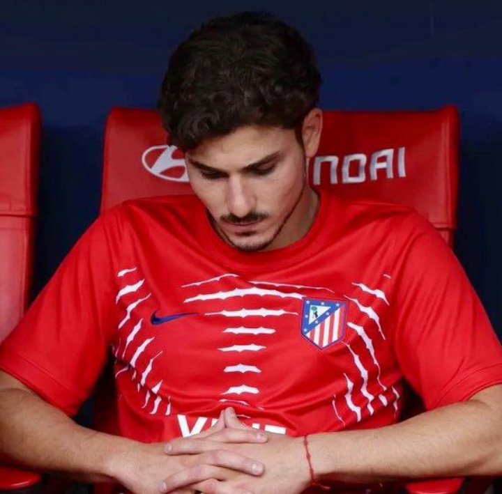 Call_me_Miccko's tweet photo. 🚨𝗕𝗥𝗘𝗔𝗞𝗜𝗡𝗚: Julián Álvarez has submitted a medical report to Atlético Madrid. 🚑🔴⚪🇦🇷

The Argentine striker has informed Atlético Madrid's medical staff that he is suffering from DEPRESSION. 🥲 https://t.co/juIEgoFDrO