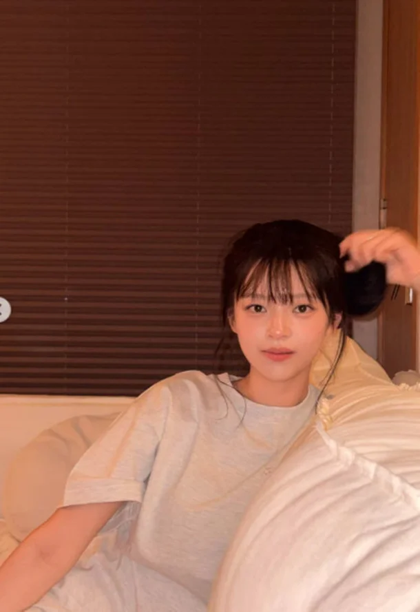 pannchoa's tweet photo. TWICE Jeongyeon completely swaps her aesthetics after leaving TWICE
https://t.co/ulIMCEDzE6 https://t.co/XDkDnmrU7Q