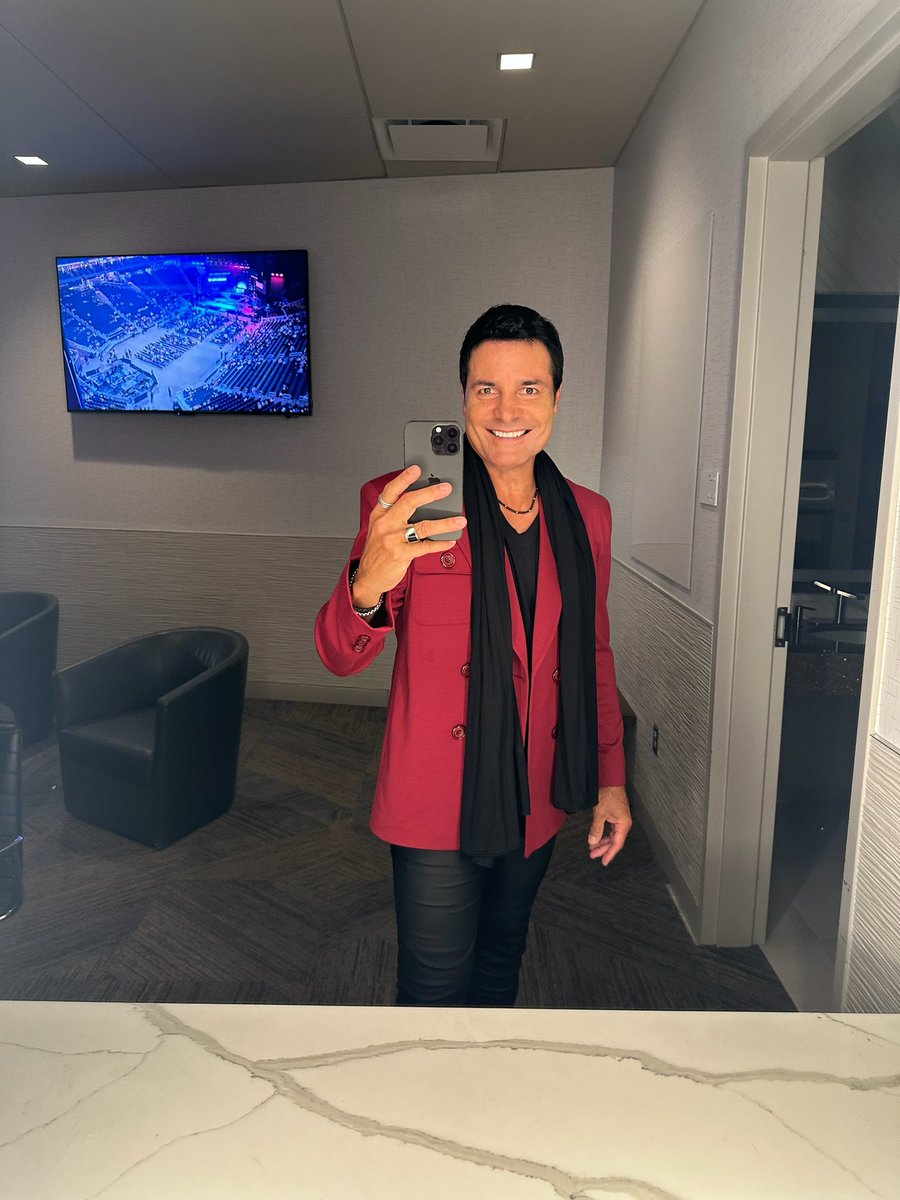 CHAYANNEMUSIC's tweet photo. Feliz de volver a encontrarme con ustedes 😁🫶🏼 https://t.co/9XoD06Rv05
