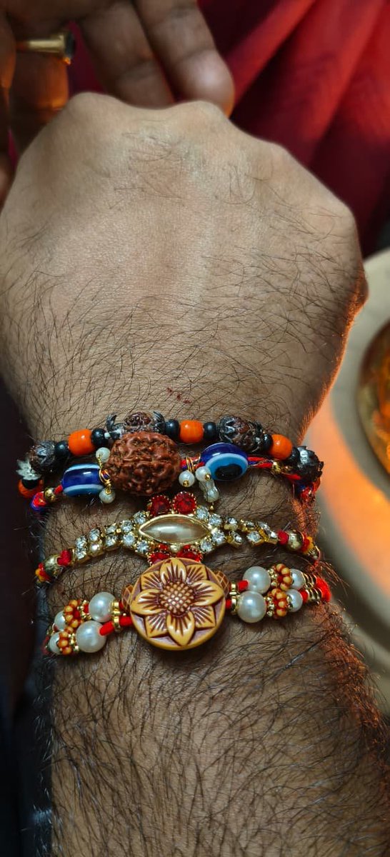 Krishvintage's tweet photo. Happy Rakshabandhan 💚 https://t.co/nHVg1MYHTI