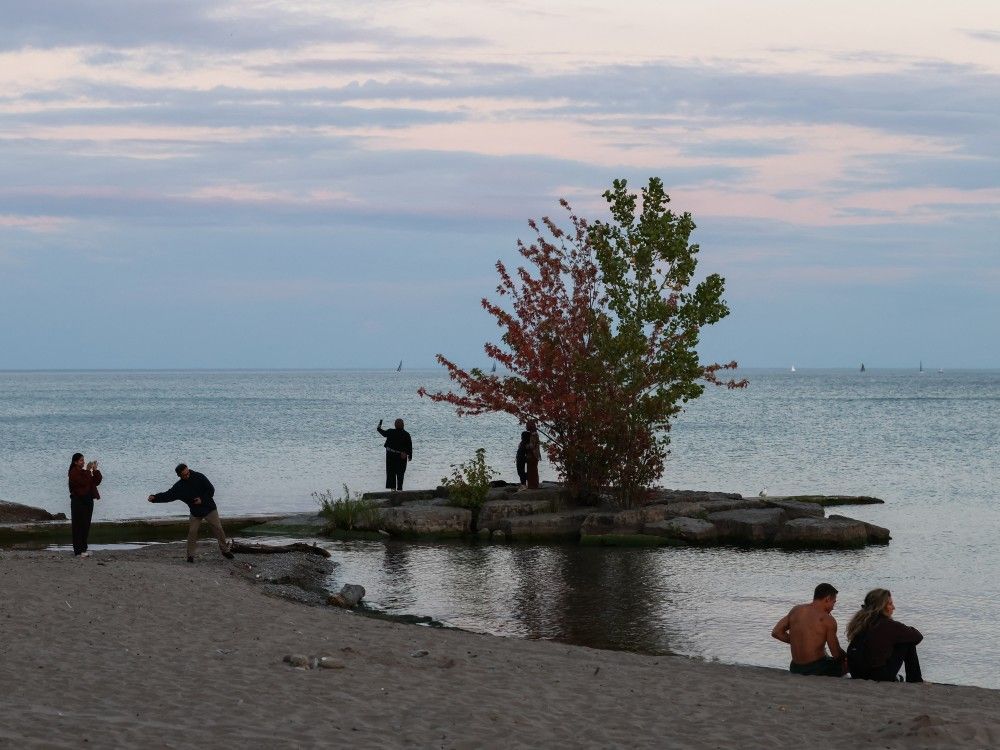 TheTorontoSun's tweet photo. EDITORIAL: Call it what you want. It's still Lake Ontario https://t.co/K1Jw5DIvTD https://t.co/vH0Vgdj2O4