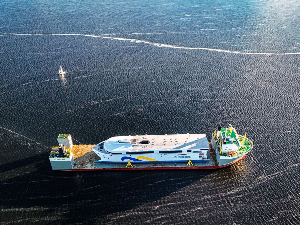 SMB068's tweet photo. #bigships https://t.co/9Ul5BWj9On