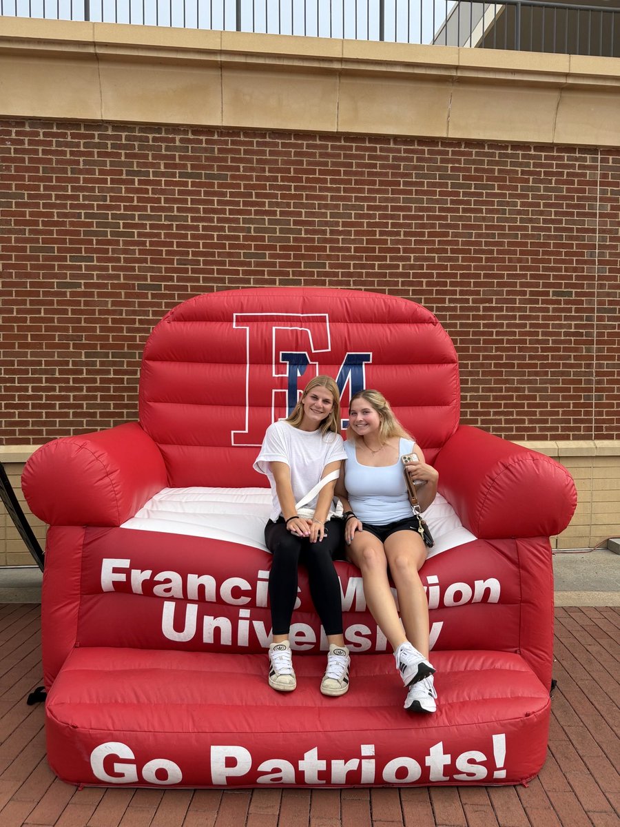 fmu_softball's tweet photo. First Friday with the crew! 

#SwampEm https://t.co/d7MfFw699R