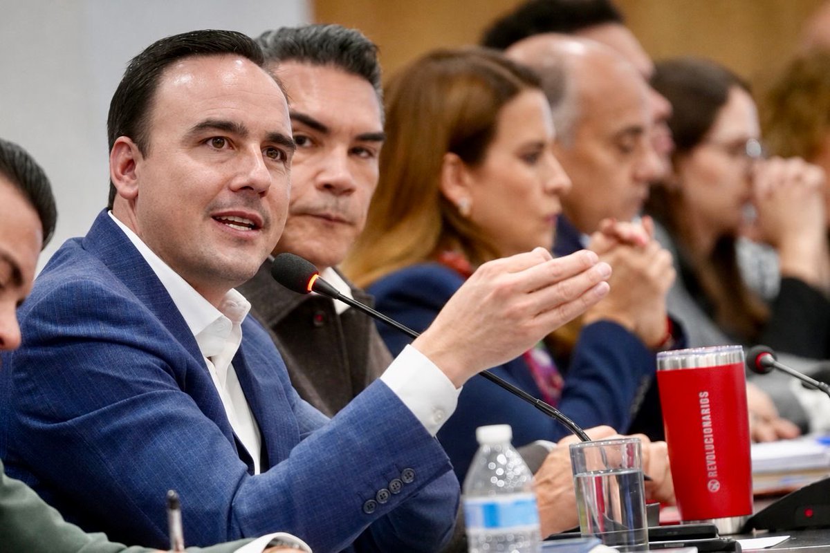 gelizondop's tweet photo. Desde Ciudad de México, Presentes en la Quinta Reunión Plenaria del PRI, donde nuestro primer priista @manolojim, compartió los resultados y el trabajo por #Coahuila. 💪🏻 ¡Qué orgullo que nuestro estado sea referente nacional! #PlenariaPRI #PuroJale https://t.co/hAOmnRpX4p