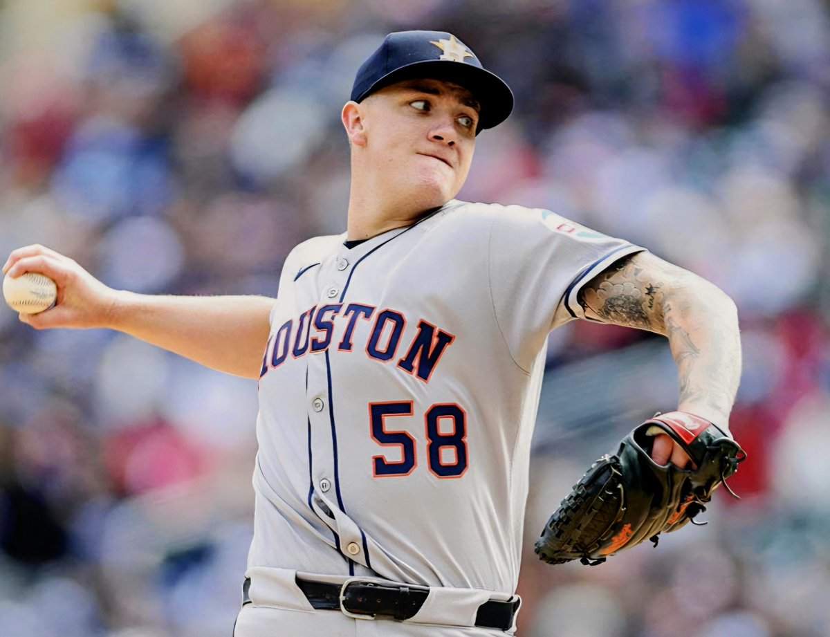 KsAndDingers's tweet photo. Hunter Brown with his elite stuff tonight 🔥 

102 pitches
6.2 IP
5 H
1 ER
1 BB
10 Ks https://t.co/wi30bjeI6N