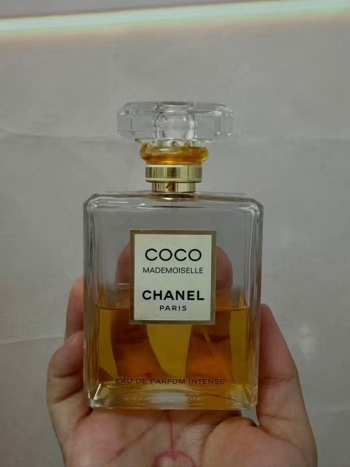 khunkonshuy's tweet photo. 📍  ส่งต่อน้ำหอมใช้เอง แท้ เหลือตามภาพค่ะ

 ปล่อยขวดละ 350฿ 

#ส่งต่อน้ำหอม #น้ำหอมมือสอง #เสื้อผ้ามือสองราคาถูก
#แบรนด์เนมมือสอง #ส่งต่อแบรนด์เนม #ส่งต่อแบรนด์เนมมือสอง
#ส่งต่อเครื่องสำอาง #ของดีบอกต่อ https://t.co/5hw46QWqoQ