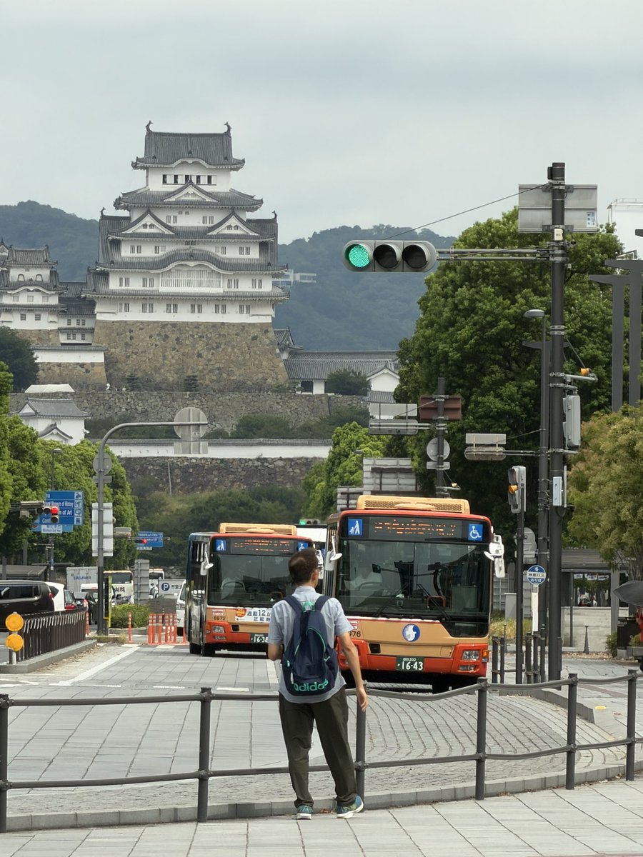 macha3325's tweet photo. 駅を出たら正面に、その国宝は鎮座していました！ https://t.co/d1ZIj2zokU