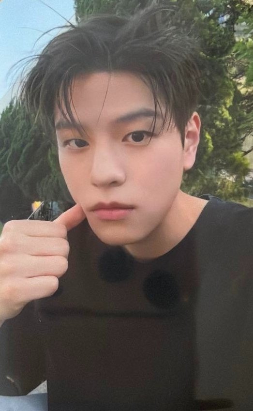 staysday6's tweet photo. omg...seungmin is soooo handsome https://t.co/iL88hryQcA